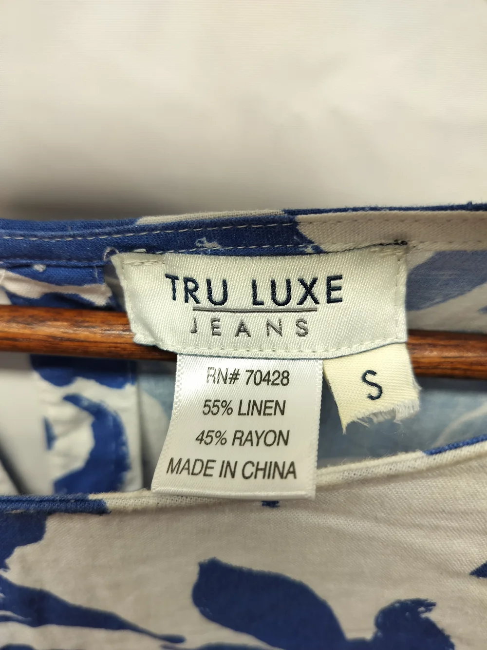Tru Luxe Blue Floral Linen Blend Tie Sleeve Coastal Blouse - Picture 7 of 8